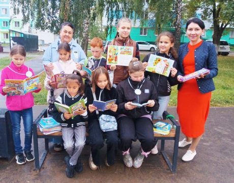 Литературный час «С книгой на скамейке» (2)