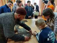 Этнофестивальдә чаллылылар ташлардан декоратив панно ясый алды (6+)