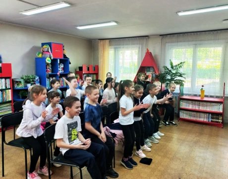 10ф. Познавательно-игровая программа «Солнышко в ладошках» . Немного поиграли