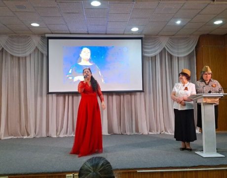 photo_5276420482402480892_y