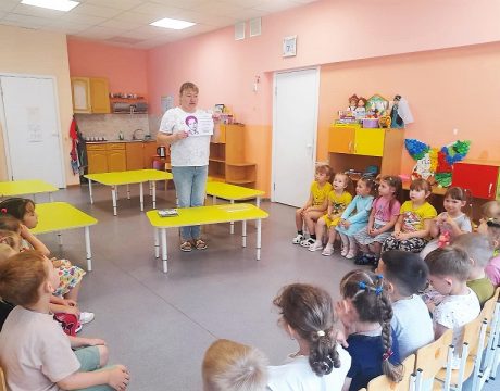 10ф. Громкое чтение «Посидим в тишине». Знакомимся с писательницей