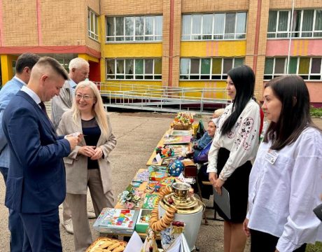 выставку «Мир начинается с семьи» (2)
