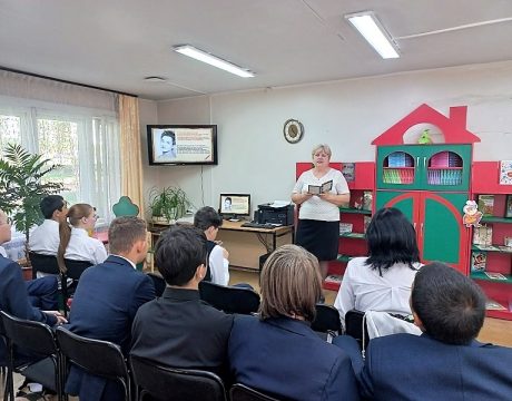10ф. Вечер-портрет «Эдуард Асадов. Душа поэта и судьба солдата» . Читаем стихи