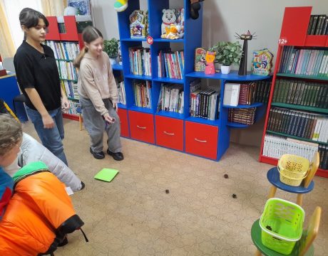 10ф. Игра-викторина «Осеннее ассорти». Игра «Запасаем шишки»