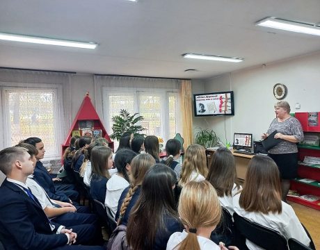 10ф. Литературный вечер «Юлия Друнина Юность моя в огне»