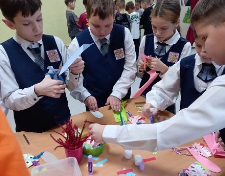 с друзьями веселей