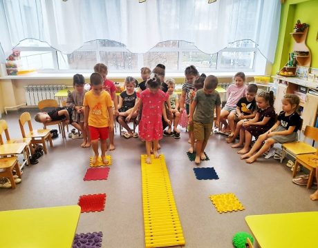 10ф. Инфо-час с элементами игры «От болезней всех полезней». Дорожка здоровья