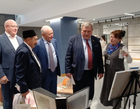 photo_5269400139317578642_y