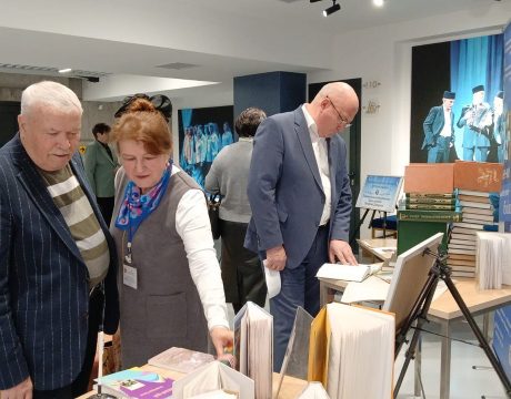 photo_5269400139317578643_y