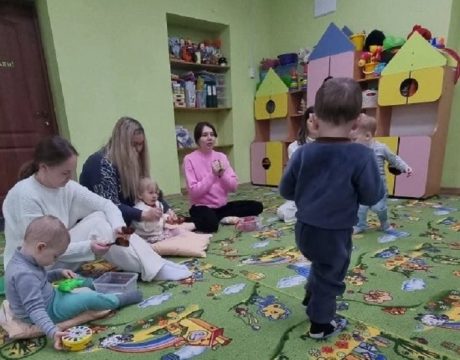 а мы по лесу идем