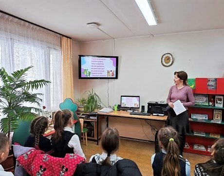 10ф. Литературное развлечение «Агния Барто Королева среди игрушек». Игра «Путаница»