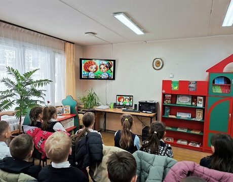 10ф. Литературное развлечение «Агния Барто Королева среди игрушек». Слушаем песню