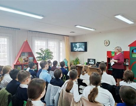 10ф. Историко-географическое путешествие «Миклухо-Маклай – Человек с Луны». Смотрим фрагменты кинофилҗма