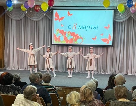 4 photo_5283109631976739898_y