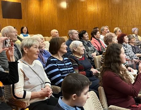 8 photo_5283109631976739913_y