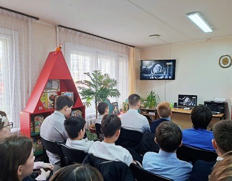 10ф. «Юрий Гагарин – звездный сын Земли». Смотрим кадры кинохроники