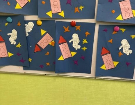 как нас много