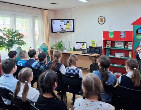 10ф. Библио-игра «Чиполлино приходит в гости». Смортим отрывки из мультфильма