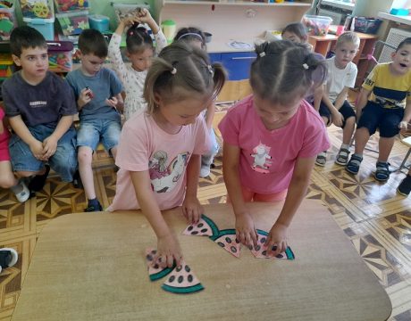 10ф. Весёлый арбузник «Увлечённые чтением» (4)