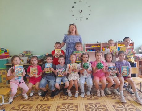 10ф. Весёлый арбузник «Увлечённые чтением»