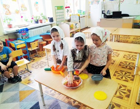 10ф. Час доброты «Про бабушек и дедушек». Игра «Бабушкины помощники»